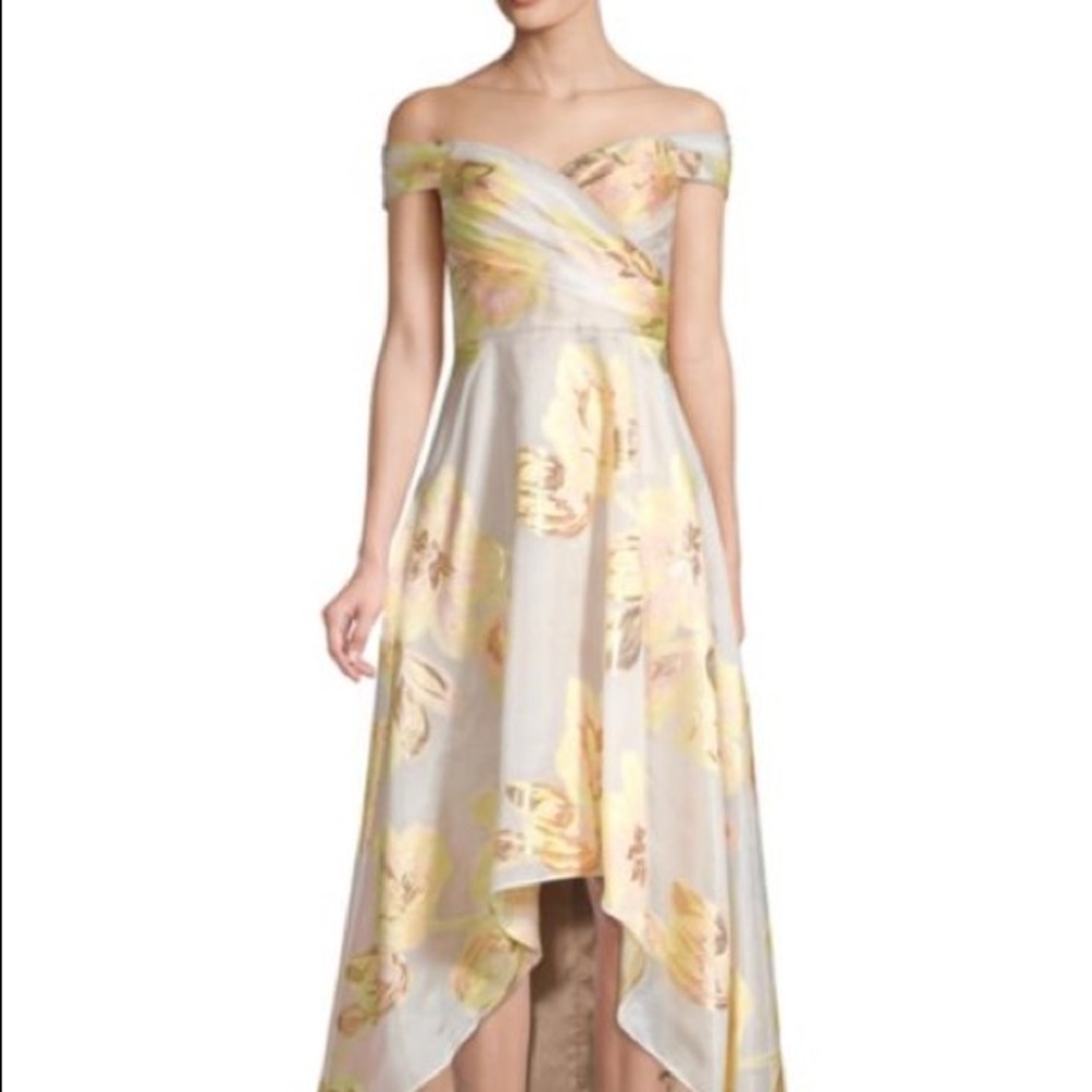 Aidan Mattox: Saks Fifth Evening Gown. Size 8 NWT